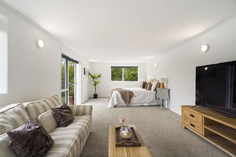 Photo of property in 19 Agincourt Street, Glenfield, Auckland, 0629