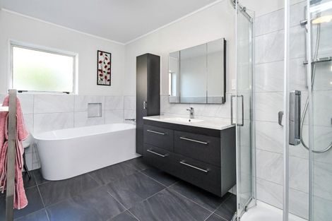 Photo of property in 12 Ilex Place, Totara Heights, Auckland, 2105