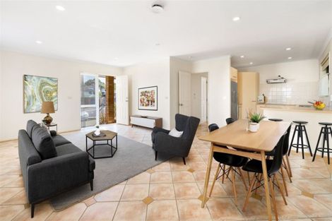 Photo of property in 28 View Ridge Drive, Ranui, Auckland, 0612