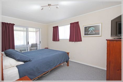 Photo of property in 8 Hart Street, Foxton Beach, Foxton, 4815