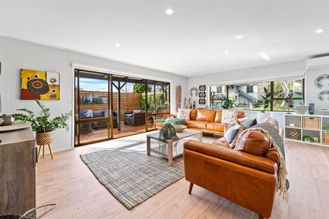 Photo of property in 82 Oaktree Avenue, Browns Bay, Auckland, 0630