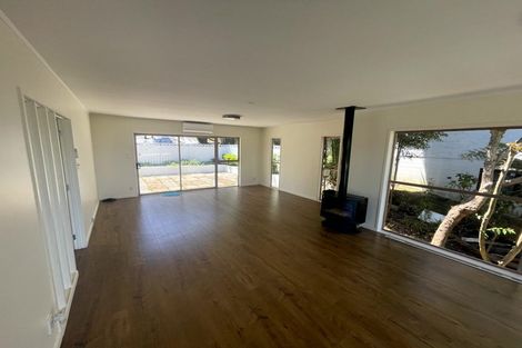 Photo of property in 63 Chelsea View Drive, Chatswood, Auckland, 0626