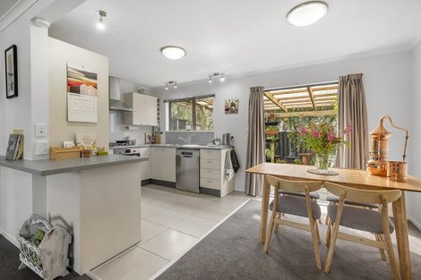 Photo of property in 2/4 Ellesmere Avenue, Miramar, Wellington, 6022