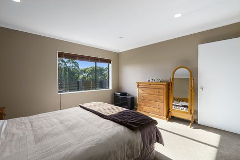 Photo of property in 4 Jasmine Place, Fitzherbert, Palmerston North, 4410