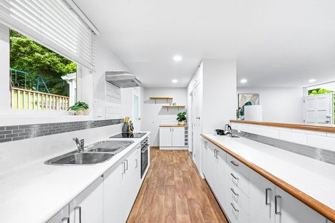 Photo of property in 15 Elmslie Road, Pinehaven, Upper Hutt, 5019