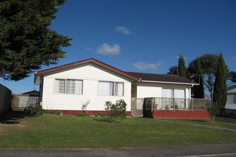 Photo of property in 2 Tilbrook Place, Papakura, 2110