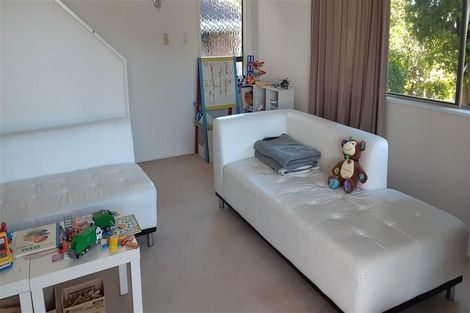 Photo of property in 12 Pendene Place, Forrest Hill, Auckland, 0620