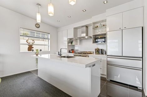 Photo of property in 9b Chilman Street, Strandon, New Plymouth, 4312