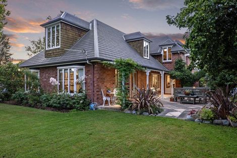 Photo of property in 12 Glenburn Place, Avonhead, Christchurch, 8042