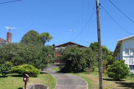 Photo of property in 16 Aorangi Place, Birkenhead, Auckland, 0626