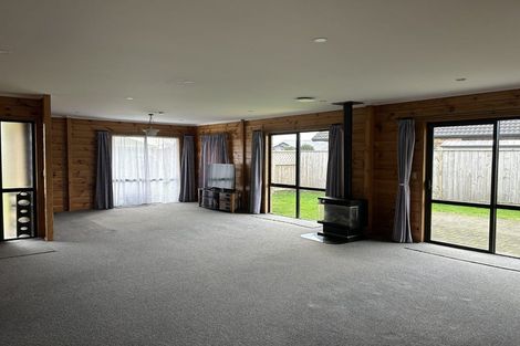 Photo of property in 2 Waipuna Place, Rototuna, Hamilton, 3210