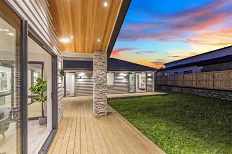 Photo of property in 7 William Blake Way, Riverhead, 0820