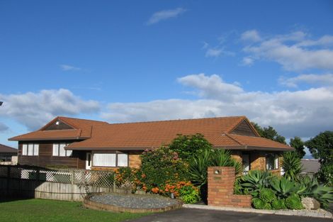 Photo of property in 34 Ewhurst Place, Goodwood Heights, Auckland, 2105