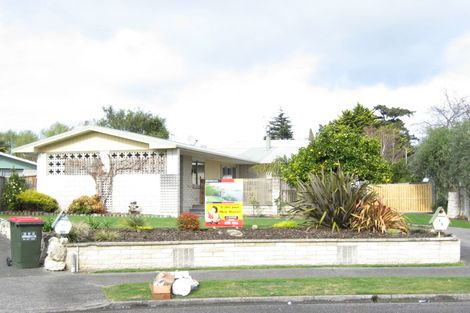 Photo of property in 13 Bale Place, Havelock North, 4130