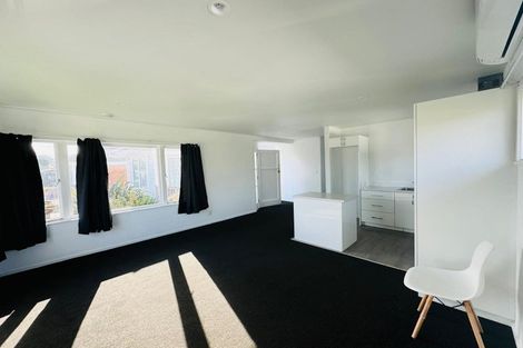 Photo of property in 3/4313 Great North Road, Glendene, Auckland, 0602