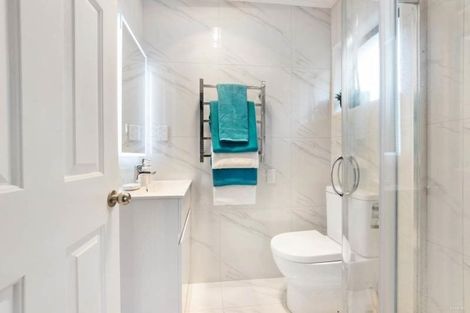 Photo of property in 2/16 Matisse Drive, West Harbour, Auckland, 0618