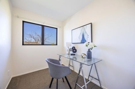 Photo of property in 13 Knightsbridge Drive, Forrest Hill, Auckland, 0620