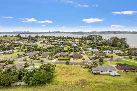 Photo of property in 19 Omana Avenue, Shelly Beach, South Head, 0874