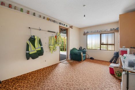 Photo of property in 16 Kaipara Crescent, Helensville, 0800