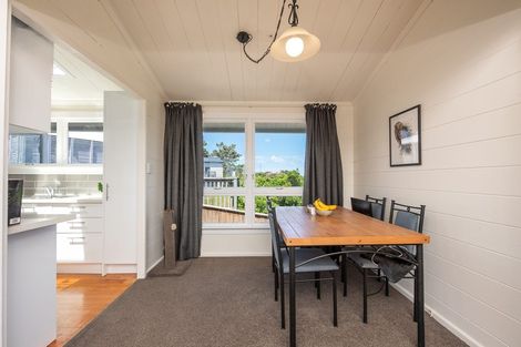 Photo of property in 15 Dunmail Way, Newlands, Wellington, 6037