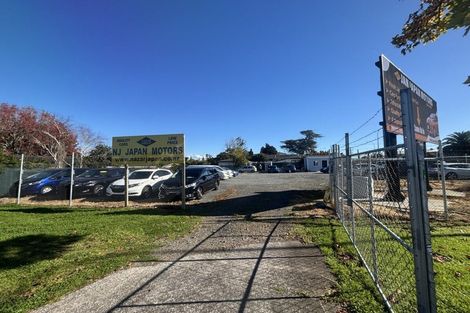 Photo of property in 320 Lincoln Road, Henderson, Auckland, 0610