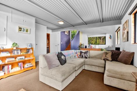 Photo of property in 100 Seaview Road, Piha, New Lynn, 0772