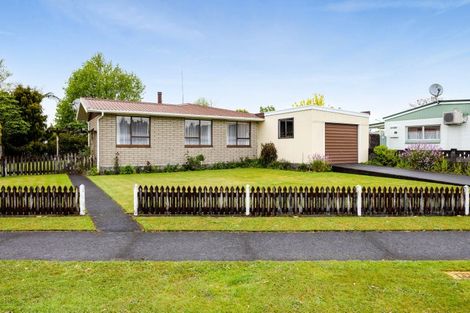 Photo of property in 6 Kamahi Place, Inglewood, 4330
