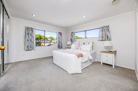 Photo of property in 6 Majesty Place, Half Moon Bay, Auckland, 2012