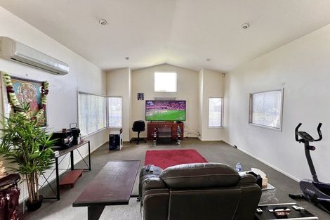 Photo of property in 88 Riverton Drive, Randwick Park, Auckland, 2105