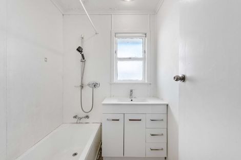 Photo of property in 62 Waipani Road, Te Atatu Peninsula, Auckland, 0610