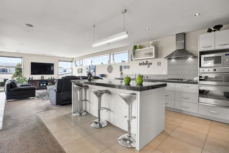 Photo of property in 66 Rototuna Road, Rototuna, Hamilton, 3210