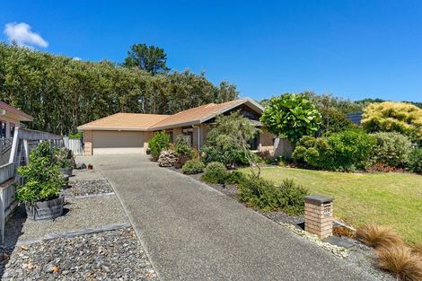 Photo of property in 106 Weggery Drive, Waikanae Beach, Waikanae, 5036