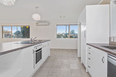 Photo of property in 16 Grayson Avenue, Mangakakahi, Rotorua, 3015