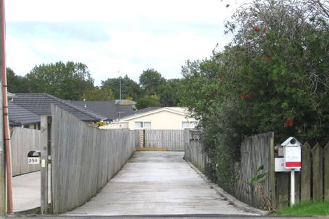Photo of property in 2/23 Woodside Road, Massey, Auckland, 0614