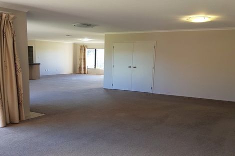 Photo of property in 20 Roto View, One Tree Point, 0118