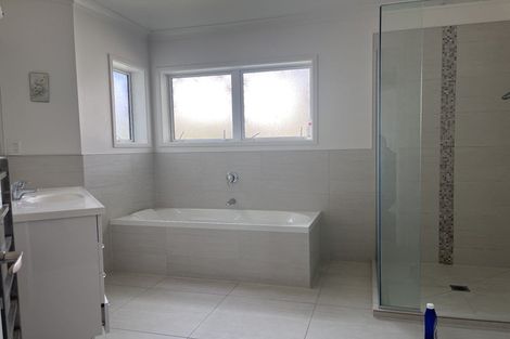 Photo of property in 873a Beach Road, Waiake, Auckland, 0630