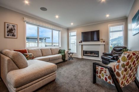 Photo of property in 37 Waipunahau Road, Waikanae, 5036