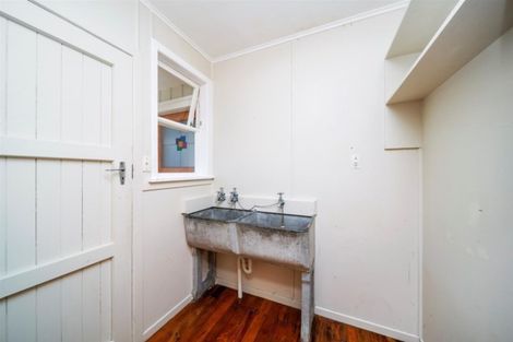 Photo of property in 5 Charles Major Place, Hawera, 4610