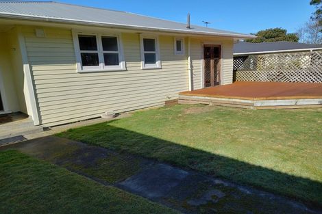 Photo of property in 73 Victory Crescent, Tawa, Wellington, 5028