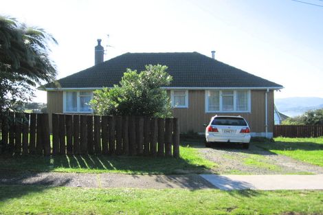 Photo of property in 2 Ngahue Crescent, Elsdon, Porirua, 5022