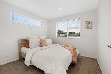 Photo of property in 10 Pohutukawa Avenue, Red Beach, 0932