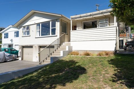 Photo of property in 97a Glanmire Road, Newlands, Wellington, 6037