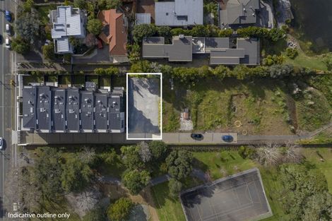 Photo of property in 16 Macbeth Court, Milford, Auckland, 0620