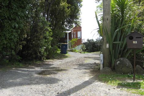 Photo of property in 21 Te Ahuahu Road, Piha, 0772