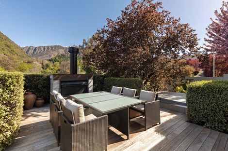 Photo of property in 10 Stafford Street, Arrowtown, 9302