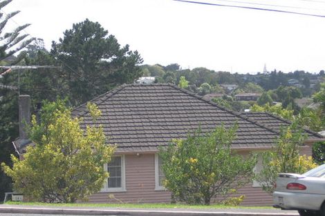 Photo of property in 381 Wairau Road, Totara Vale, Auckland, 0629