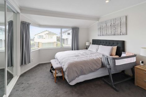 Photo of property in 6 Meadowcroft Grove, Johnsonville, Wellington, 6037