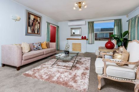 Photo of property in 70 Chivalry Road, Glenfield, Auckland, 0629