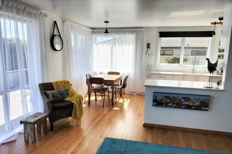 Photo of property in 27 Seabury Avenue, Foxton Beach, Foxton, 4815