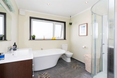 Photo of property in 11 Titoki Road, Raumati Beach, Paraparaumu, 5032